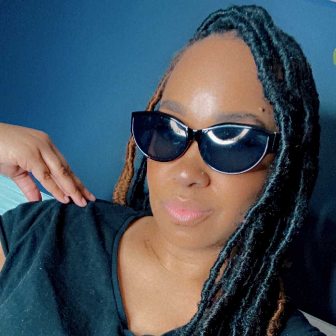 Faye Oval Sunglasses SOG