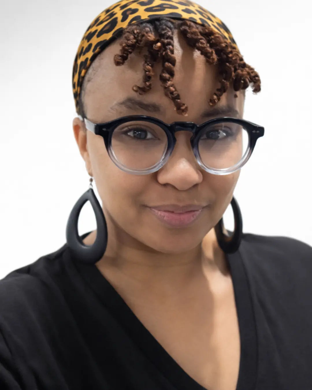 The Confident Curve Round Eyeglasses Shadez of Glam